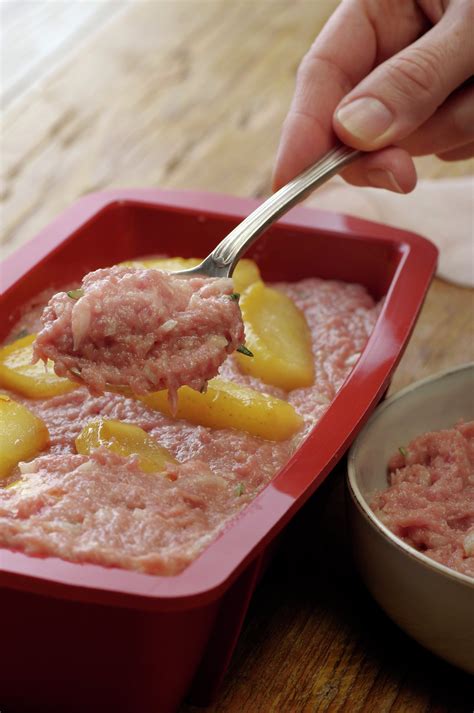 Terrina De Carne Picada De Cerdo Con Manzanas Y Nueces