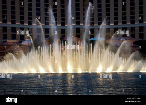 Las Vegas Bellagio hotel fountain show Stock Photo - Alamy