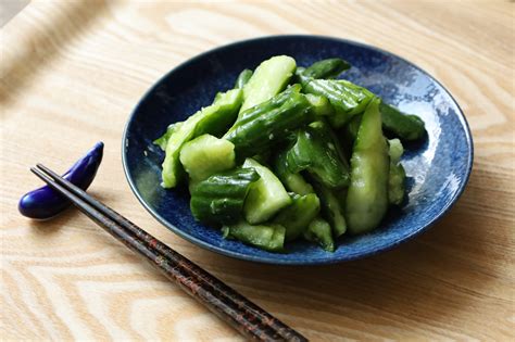 塩もみなし！大量消費に！きゅうりの浅漬けの超簡単作り方。すぐ食べても作り置きにも最高！ つくりおき食堂