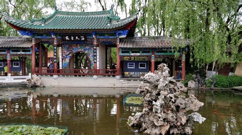 Green Lake Park and Yunnan University : Kunming China | Visions of Travel