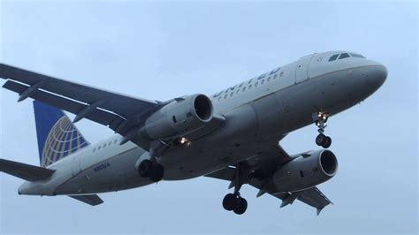 United Airlines Airbus A319 132 N801UA Landing In LAX YouTube