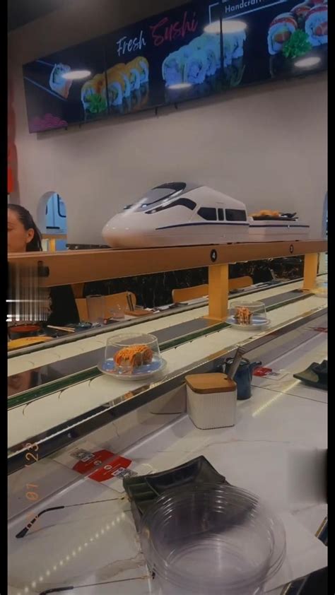 Sushi conveyor belt [Video] | Conveyor belt sushi, Conveyor belt, Conveyor