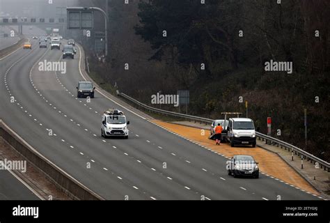 La Autopista M3 Inteligente Cerca De Camberley En Surrey Las