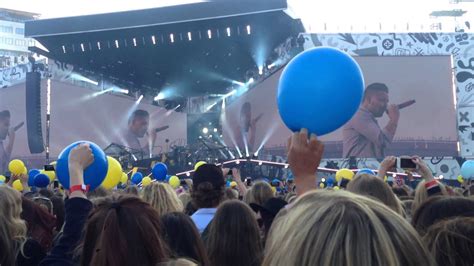 Otra Tour Intro CLOUDS STEAL MY GIRL Ll One Direction Gothenburg