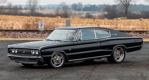 Clean Restomod 1967 Dodge Charger Packs A Punch With 651 Hp Hemi V8 Carscoops