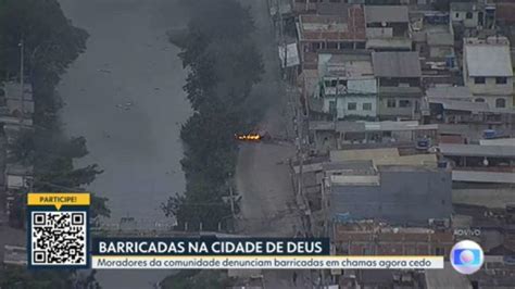 Vídeo Durante operação policial criminosos atearam fogo em barricadas