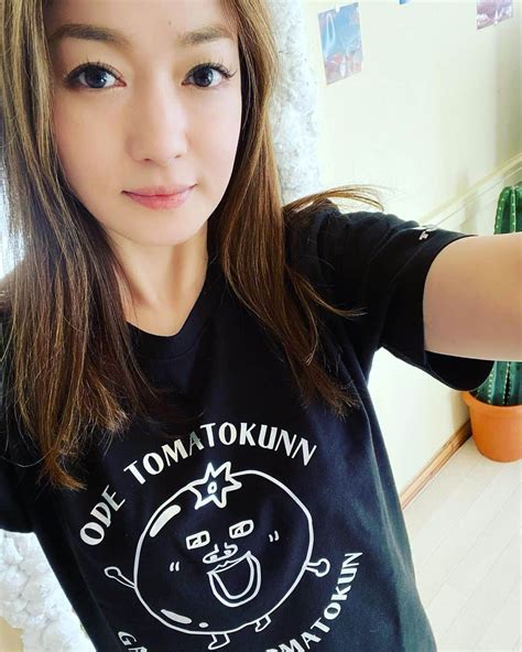 江波りゅうさんのインスタグラム写真 江波りゅうinstagram 「トマト🍅tシャツ頂いた。ありふれたプレゼントより、最高に嬉しい