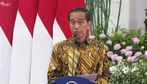 Mulai Juni Jokowi Setop Ekspor Bijih Bauksit