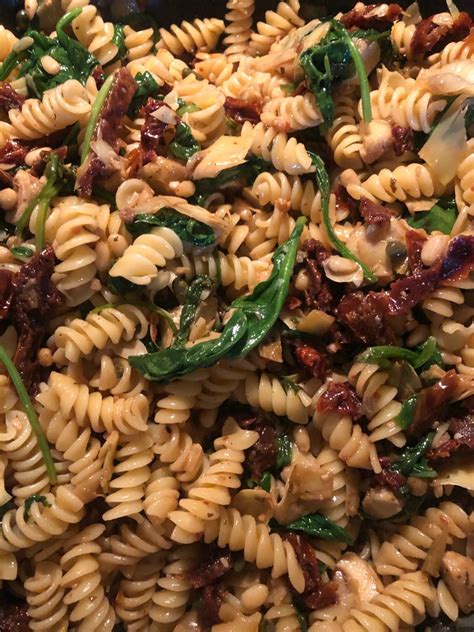 FUSILLI WITH SPINACH, ARTICHOKES, SUN-DRIED TOMATOES – Kitch Me Now