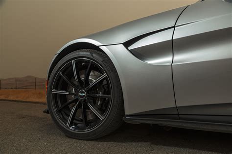 Aston Martin Vantage Roadster | Behance