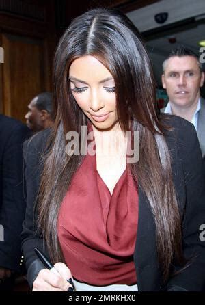 Kim Kardashian Se Ve Impresionante Como De Costumbre Mientras Deja