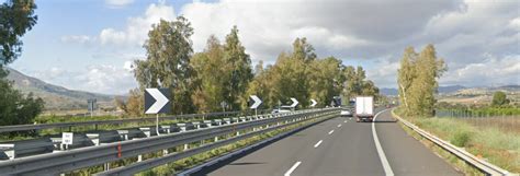 Incendio Lungo L Autostrada Palermo Catania Traffico Bloccato In