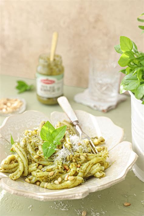 Pasta Pesto Alla Genovese Met Pijnboompitten The Lemon Kitchen