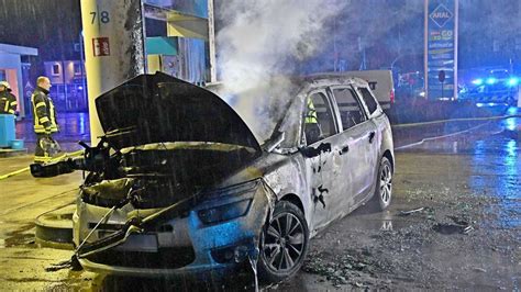 Nach T Dlichem Auto Brand An Einer Tankstelle Fahrer Kann Nicht