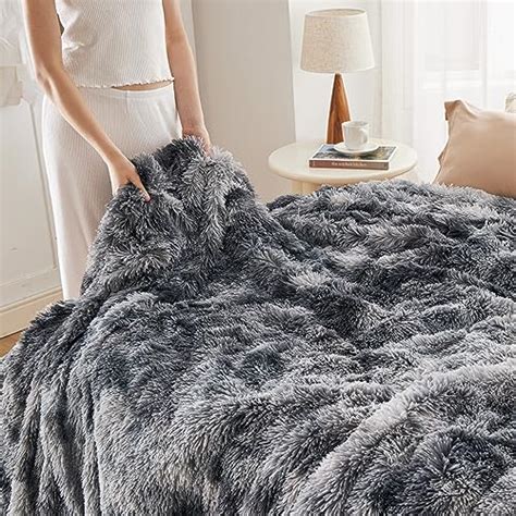 Bedsure Ultra Soft Fluffy Twin Blanket For Bed Fuzzy Faux Fur Blanket