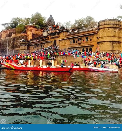 Maheshwar fort stock photo. Image of maheshwar, river - 143711684