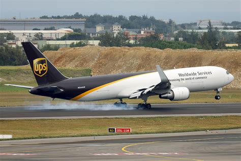 Ups B767 300f N344up Landing Tperctp Jaws300 Flickr