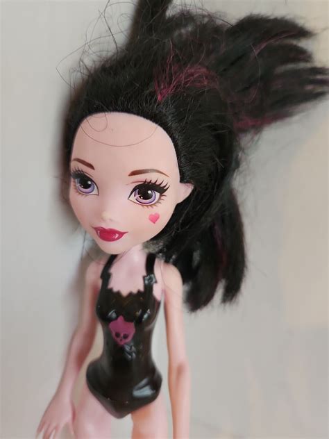 Monster High Ghoul Spirit Draculara Cheerleader Doll Daughter Of