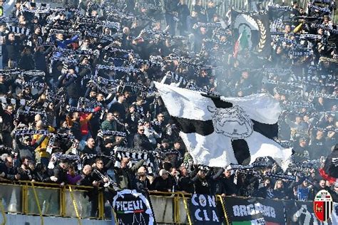 In Vendita I Biglietti Per Assistere Ad Ascoli Brescia Ascoli Calcio