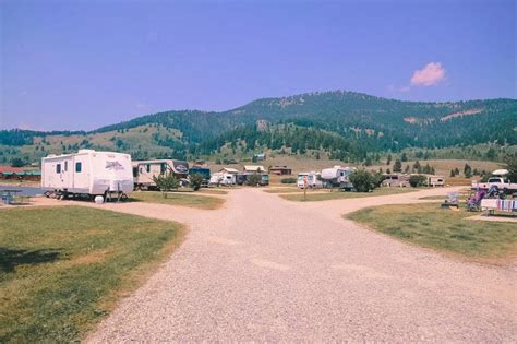 Road Trip Destination: Yellowstone National Park - Happy Campers RV Rentals