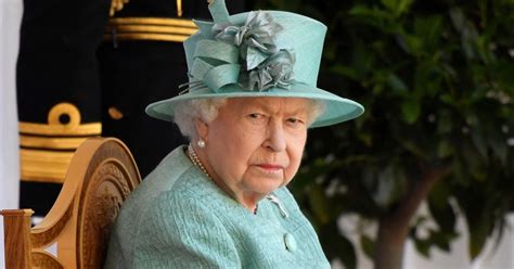 Mort D Elizabeth II Pourquoi La Reine D Angleterre Portait Elle