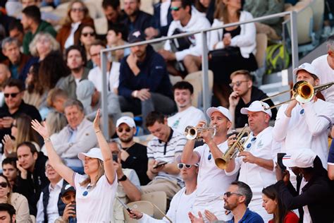 Tennis crowds and etiquette: How should fans behave and how should players react? - The Athletic