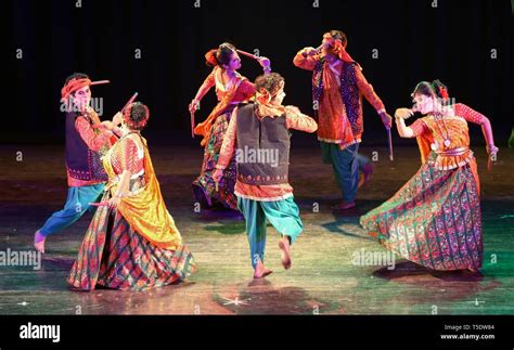 Dandiya Dance Hi Res Stock Photography And Images Alamy