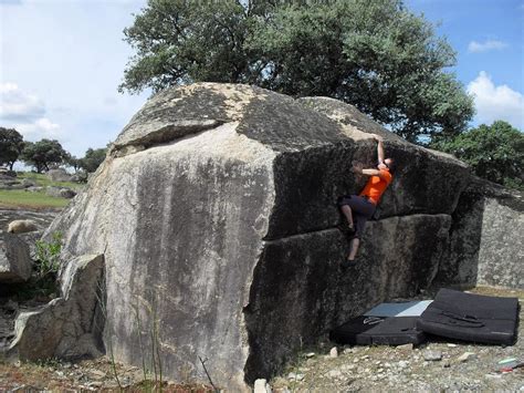 Bloques Del Búho Escalada En La Roca De La Sierra Lunes Al Sol