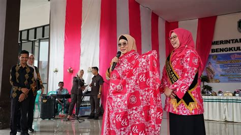 Bunda PAUD Derta Rohidin Guru PAUD Penting Untuk Cetak Generasi