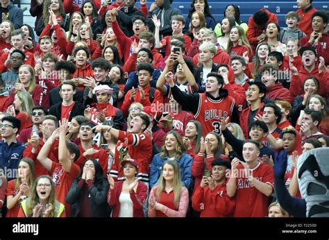 Sports Fans Cheering Hi Res Stock Photography And Images Alamy