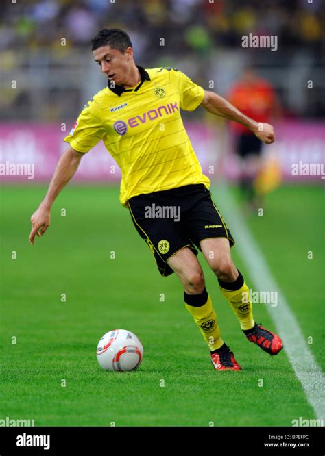 Robert Lewandowski Pol Hi Res Stock Photography And Images Alamy