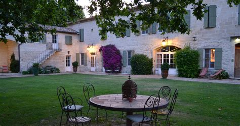 Le DOMAINE DES CLOS, un vaste mas provençal transformé en Hôtel de