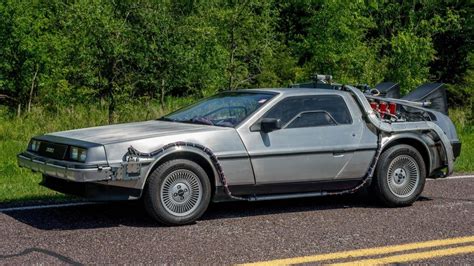 Une réplique de la DeLorean de Retour vers le futur vendue aux enchères