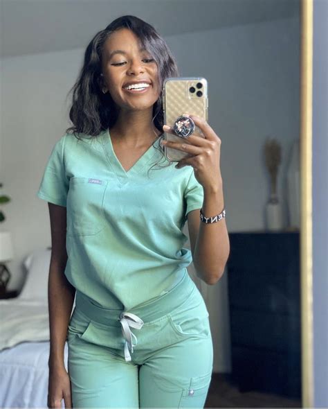 Pin By Kelshundra Frye On Future RN Cute Nursing Scrubs Nurse Outfit