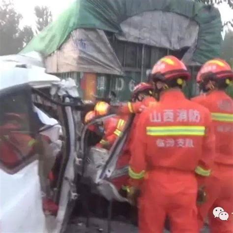 车 祸 2死5伤！洪洞309国道两车相撞，车门都撞没了~人员事故救援