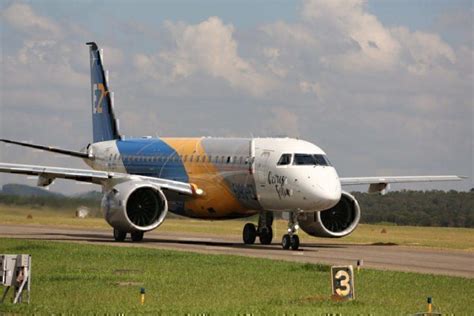 The Embraer E190-E2 vs Airbus A220 - What Plane Is Best? - Simple Flying