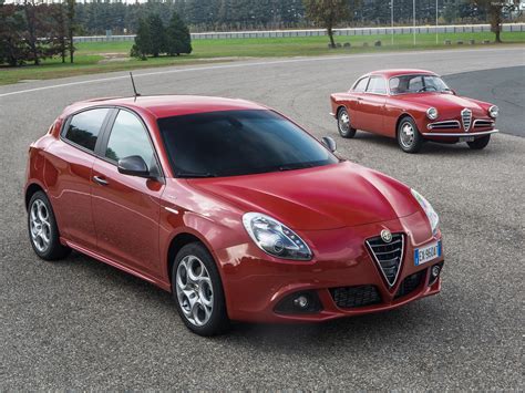 Alfa Romeo Giulietta Sprint (2015) - pictures, information & specs