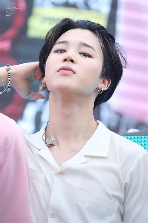 10 Pesona Jimin BTS Saat Menyugar Rambut ARMY Panas Dingin