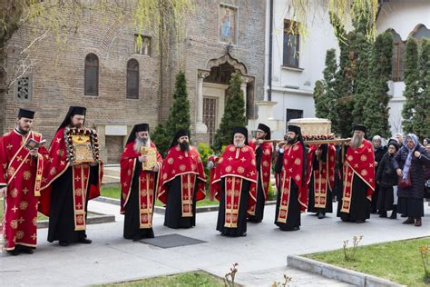 Procesiune Cu Moa Tele Sfin Ilor De Mucenici La M N Stirea Antim