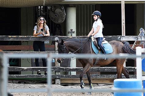 Gisele Bundchen Watches Daughter Vivian Get A Riding Lesson: Photos – Hollywood Life