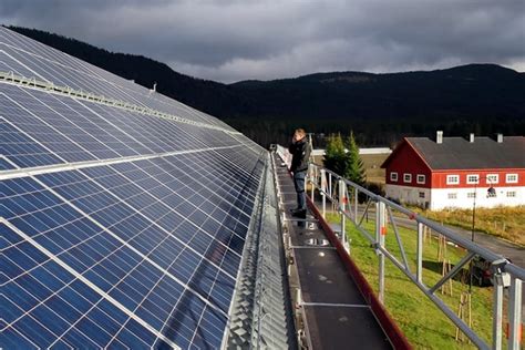 Solenergi I Vindkraftanleggsomr Det P Sm La M Re Og Romsdal