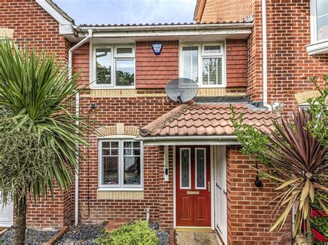 3 Bed Terraced House For Sale In Hopper Vale Bracknell Berkshire Rg12