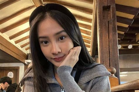 Pose Seksi Pakai Bikini Diam Diam Anya Geraldine Pamer Tato Mungil Di