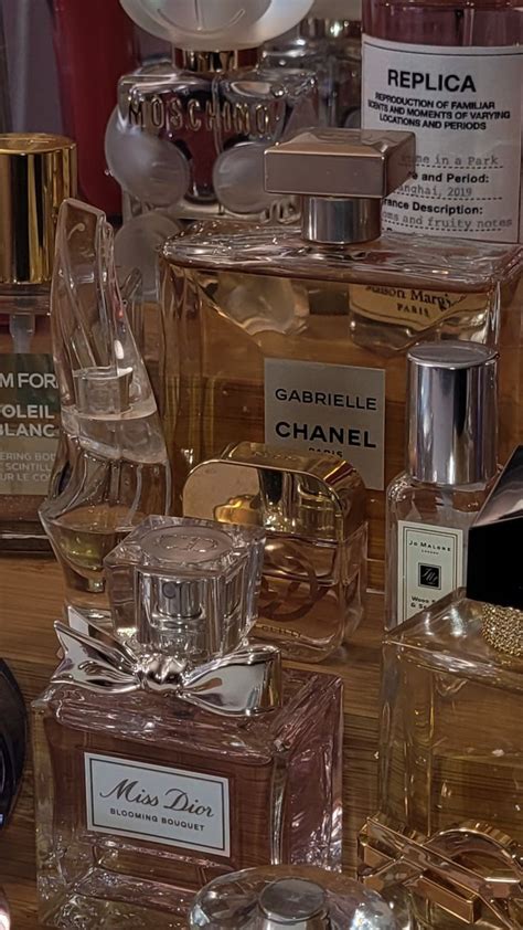 Many Different Types Of Perfume Bottles On A Table