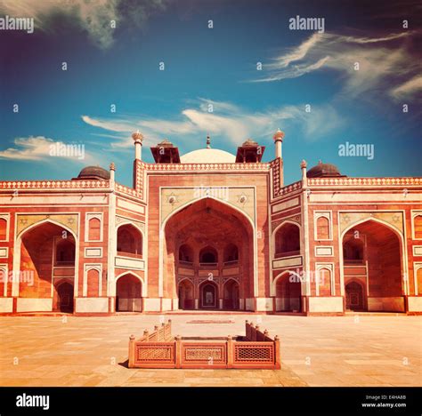 Humayuns Tomb Complex Hi Res Stock Photography And Images Alamy