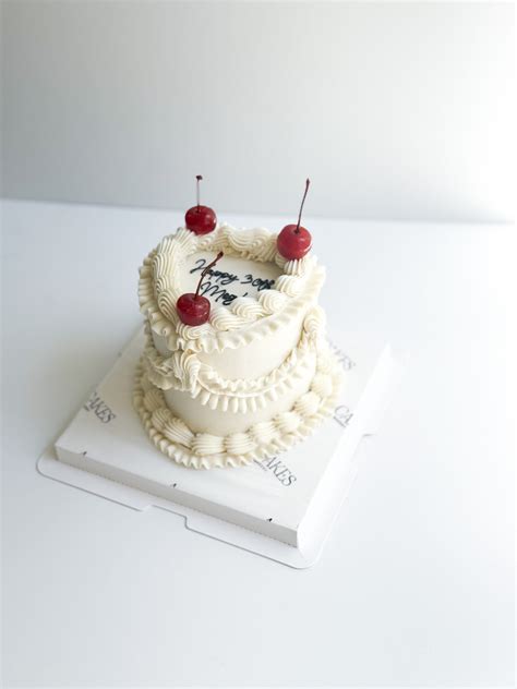 4″ Mini Vintage Cake | acakesbakery.com