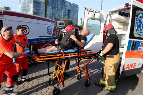 Zderzenie dwóch tramwajów w centrum Łodzi Są poszkodowani Polska