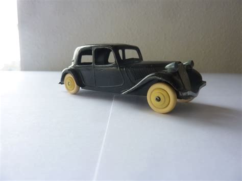 Dinky Toys 1 48 1 Model car ref 24N Citroën Traction Avant 11 BL