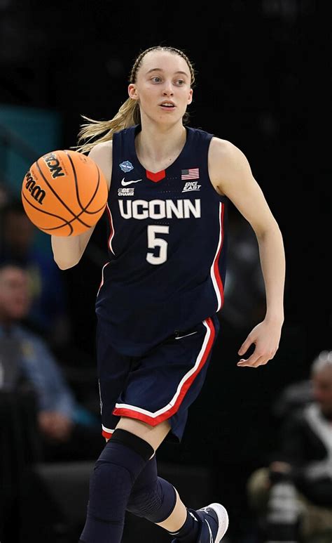 File:Paige Bueckers Final Four (cropped).jpg - Wikimedia Commons