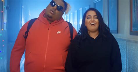 Marwa Loud feat Naza ils répondent aux critiques dans le clip Allez